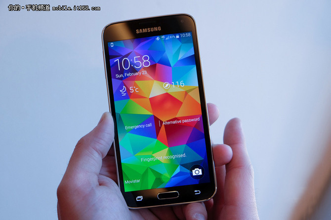 HTC One M9+是HTC在今年上半年針對大陸市場特別推出了旗艦機型，相比于M9，HTC One M9+加入了指紋識別功能，并且采用了更大尺寸的2K分辨率屏幕。同時也延續(xù)了HTC One M8經(jīng)典的全金屬一體成型機身以及后置雙攝像頭?，F(xiàn)在我們發(fā)現(xiàn)這款上市價格高達(dá)4999元的手機直降兩千五，在國美在線僅售2489元!有打算購入M9+的小伙伴一定要抓住這次機會哦!