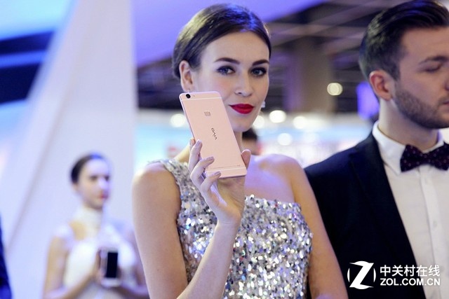 而玫瑰金版的vivo X6Plus更是首度與用戶見面，吸引了眾多目光。