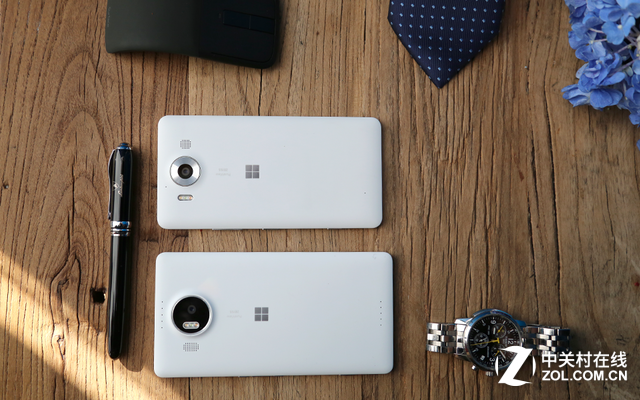 手機(jī)電腦"合體" 微軟Lumia950/950XL組圖