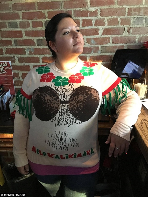 全程高能！國外網友集體曬奇葩圣誕裝：袒胸露乳