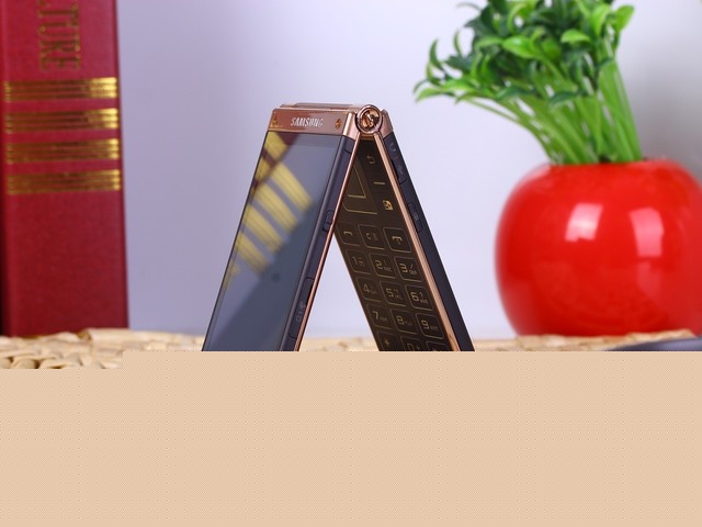 雙屏翻蓋商務(wù)機(jī) 三星W2014報(bào)價(jià)6298元 
