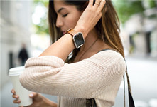fitbit在CES上發(fā)布新產(chǎn)品：表帶表框都能換！