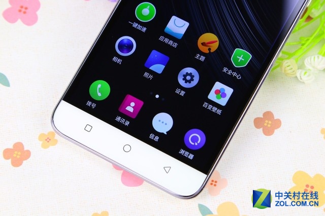 大神Note3高配版搭載了MT6753八核64位處理器，主頻1.3GHz；運行內存方面達到了3GB，大神Note3高配版配備了5.5英寸豪情屏幕，以及1300萬像素攝像頭。同時全新升級的大神Note3高配版還擁有強大的隱私安全防護能力，而該機的售價仍為899元，性價比十分突出。
