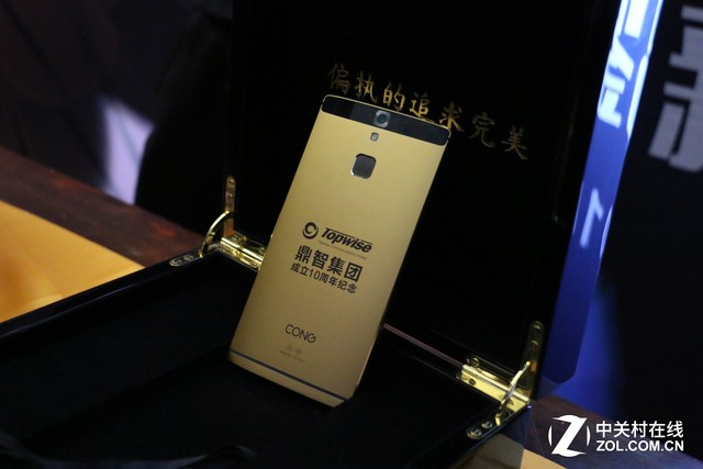 售價(jià)12888元 青蔥metal 黃金版手機(jī)發(fā)布 