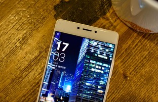 拍照出色搭配超級續(xù)航 金立S8上手體驗(yàn) 