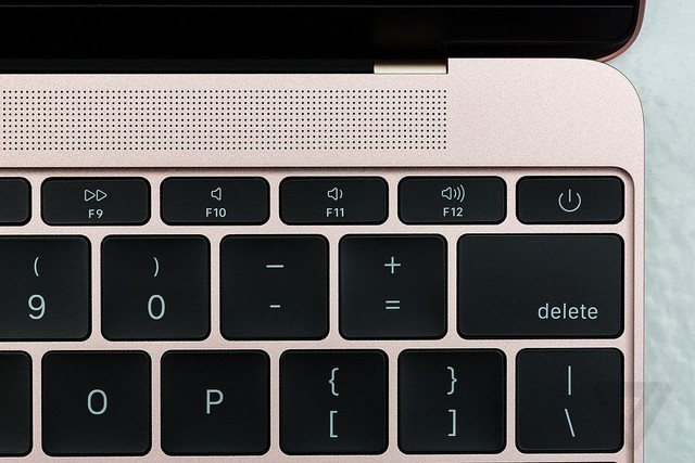 毫無(wú)預(yù)兆地出現(xiàn) 2016版MacBook圖賞