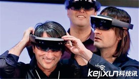 AR竟完虐VR技術？微軟HoloLens演示