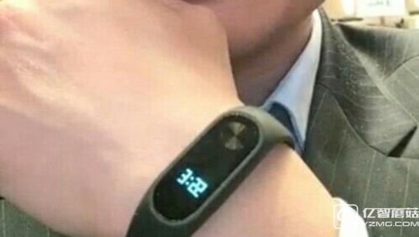小米手環二代實物曝光！可顯示電量測心率