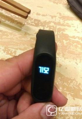 小米手環二代實物曝光！可顯示電量測心率