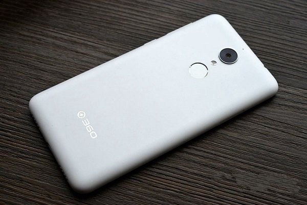 360手機(jī)N4做工如何？360手機(jī)N4拆機(jī)圖解評(píng)測(cè)