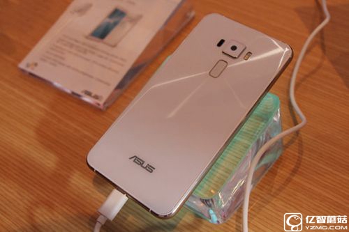 華碩Zenfone 3和Deluxe/Ultra有什么區別？對比哪個好？