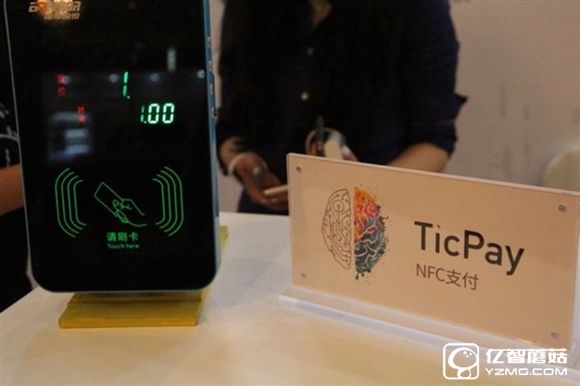妹子也能戴了！Ticwatch 2現場圖賞：小巧時尚