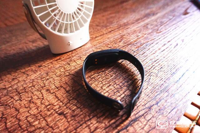 bong 3 HR智能手環(huán)首發(fā)開箱評(píng)測(cè) 169的價(jià)格和小米手環(huán)2比怎樣？