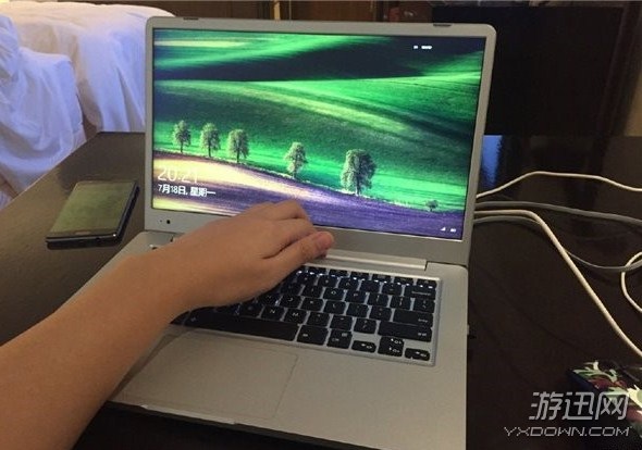 小米筆記本模仿蘋果Macbook Air  超越還是倒退？