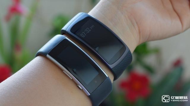 三星Gear Fit2手環、微軟Band 2手環對比評測
