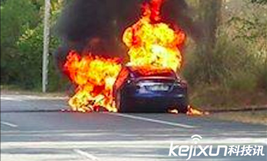 特斯拉電動汽車起火！ 一波未平一波又起