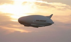 世界最大飛行器首飛成功！空中盤(pán)旋一周降落