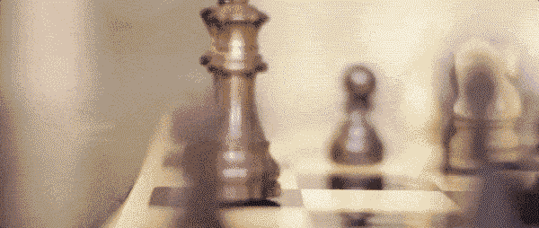 這棋盤有哈利的魔法？隔著地球也能對(duì)戰(zhàn)下棋