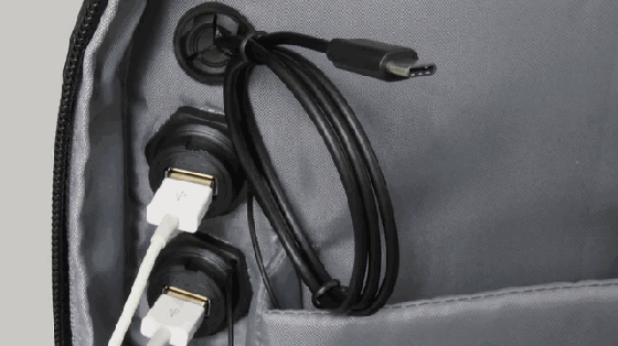 你敢背嗎？15600mAh容量的電池背包還帶仨風扇