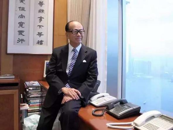馬云拜訪李嘉誠 李嘉誠說了八個(gè)字讓馬云很受用