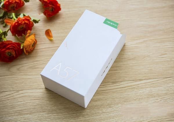 OPPO A57好看嗎 外觀顏值評(píng)測(cè)