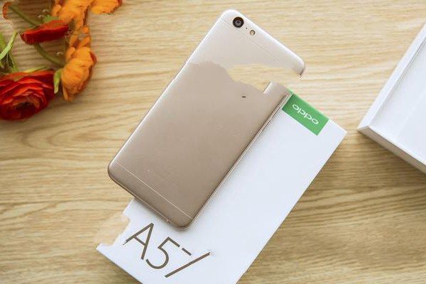 OPPO A57好看嗎 外觀顏值評(píng)測(cè)