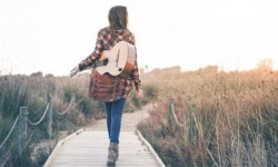 吉他撩妹大法？帶上能錄專屬伴奏的MyLive播放器吧