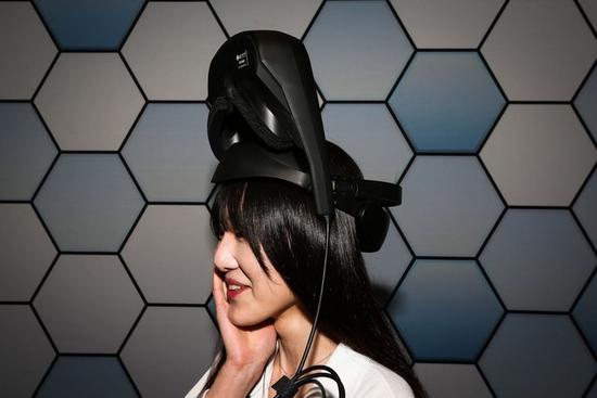 完爆HTC Vive？新款LG VR頭顯亮相MWC