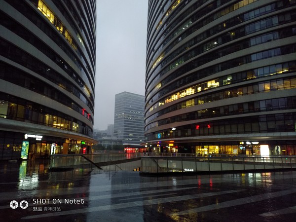 魅藍(lán)Note6夜景樣張