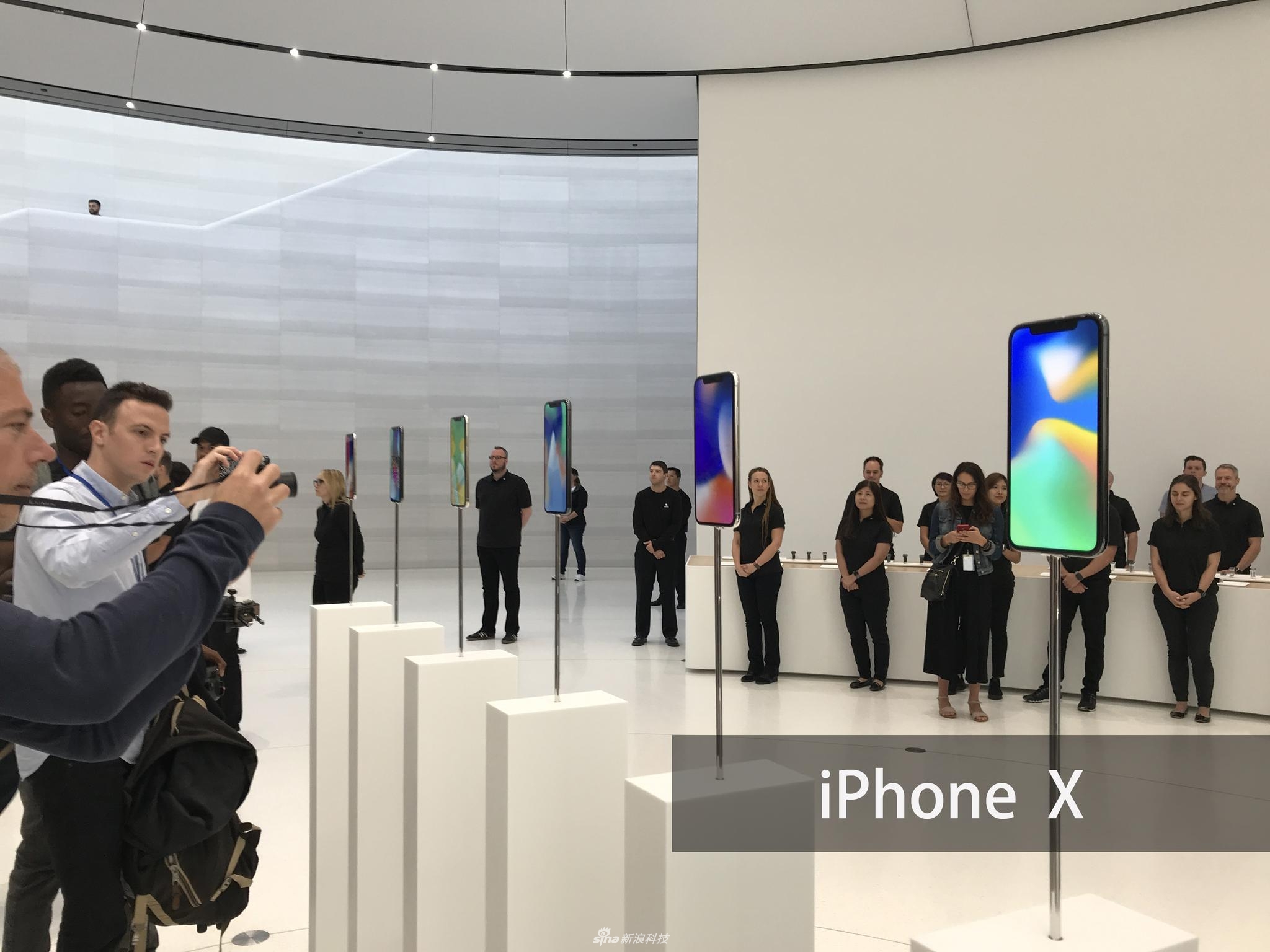 iPhoneX真機(jī)現(xiàn)場(chǎng)實(shí)拍圖賞 黑白版正面沒(méi)差別