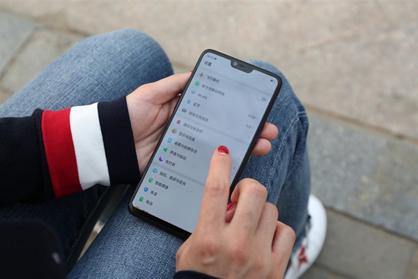 OPPO R15全面評(píng)測(cè) 最超值的異形全面屏！
