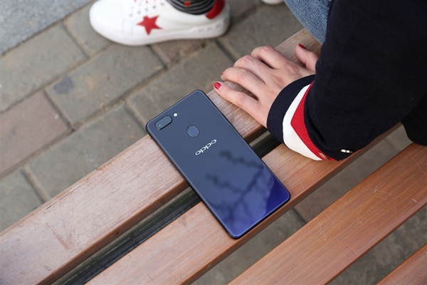 OPPO R15全面評(píng)測(cè) 最超值的異形全面屏！