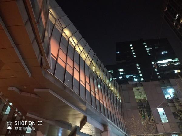 魅藍E3和努比亞Z18mini哪個好？nubia Z18mini與魅藍E3區(qū)別對比