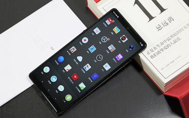 堅果R1白色和黑色哪個好看？堅果R1黑白雙色對比