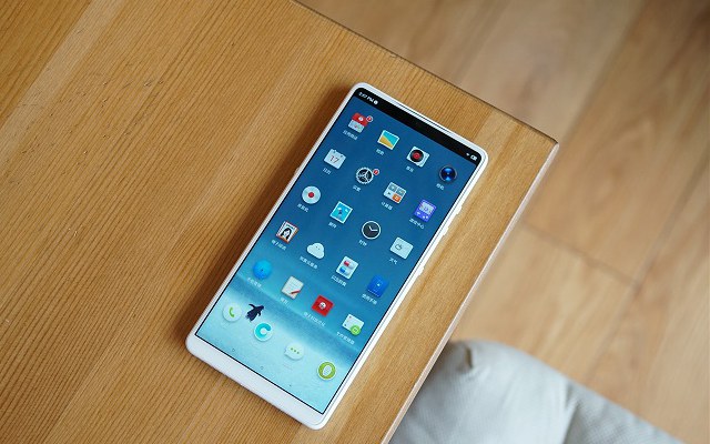 堅果R1白色和黑色哪個好看？堅果R1黑白雙色對比