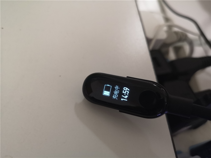 續航超20天！小米手環3評測：大屏幕+50米防水