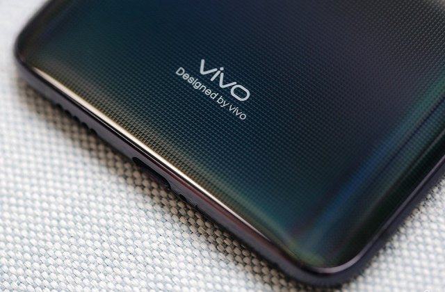 小米8和vivo NEX哪個好？vivo NEX對比小米8透明探索版區(qū)別