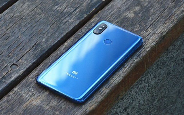 小米8和一加6買(mǎi)哪個(gè)好？差價(jià)500小米8對(duì)比一加6的區(qū)別