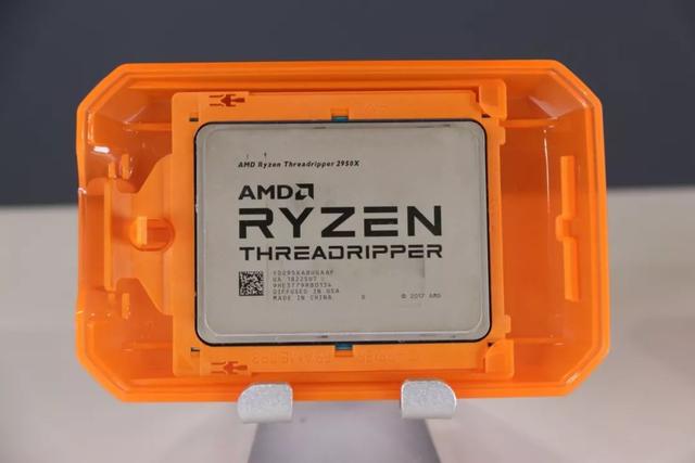AMD線程撕裂者2990WX開(kāi)箱圖賞 32核最強(qiáng)CPU來(lái)襲！