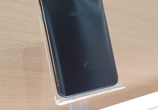 華碩發(fā)布Zenfone 6 Edition 30手機：12GB<a href=/tags/2778-0.html target=_blank class=infotextkey>內存</a>+512GB存儲 