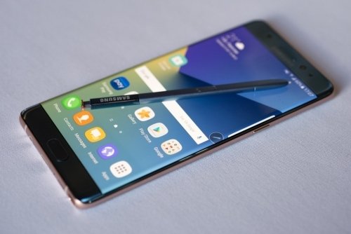 三星Galaxy Note10+或繼續(xù)用挖孔屏，還是放在中間的那種